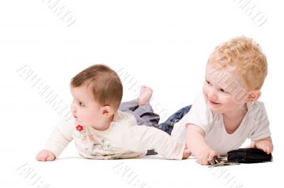 2 chhildren on the ground