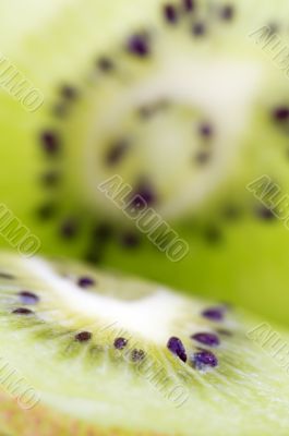 cutting kiwi macro