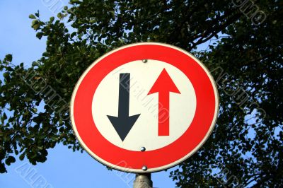 Yield to oncoming traffic road sign