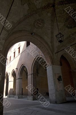 Cremona, portico