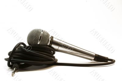 Microphone with a wire