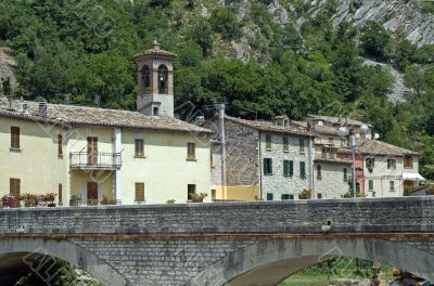 Piobbico, the town and its ancient bridge