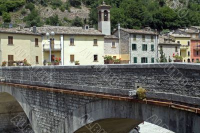 Piobbico, the town and its ancient bridge
