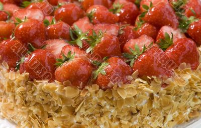cake with strawberries