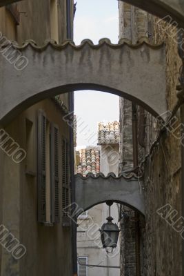 Cagli, arches of an old alley