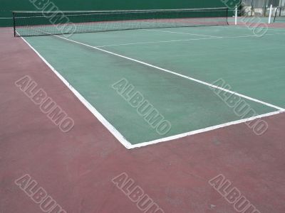 green tennis court