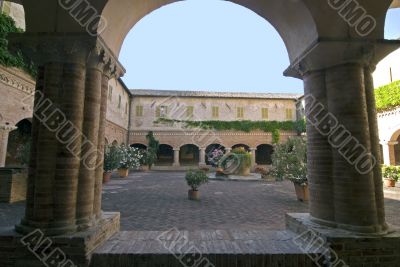 Tolentino - Church of San Nicola, cloister