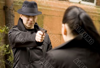 man threatens the woman with gun