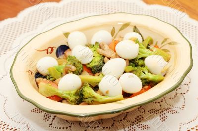broccoli with quail eggs
