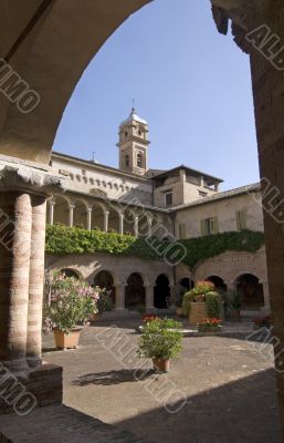 Tolentino - Church of San Nicola, cloister