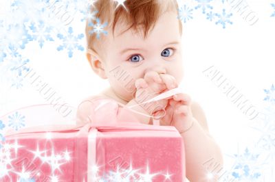 baby boy with gift box