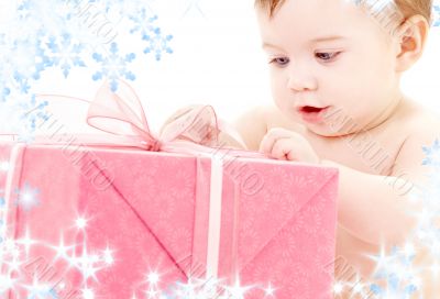 baby boy with gift box