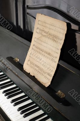 Piano and old notes