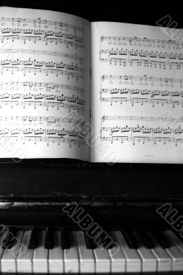 Piano and old notes