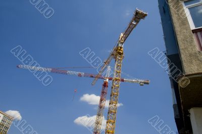 Building cranes
