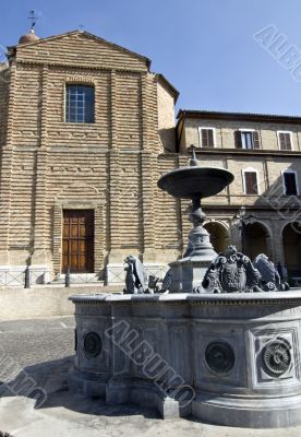 Treia - Church and fountain