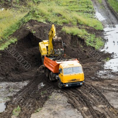The dredge and the dumper truck