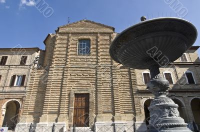 Treia - Church and fountain