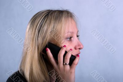 The girl calls by phone