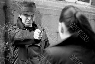 man threatens the woman with a pistol