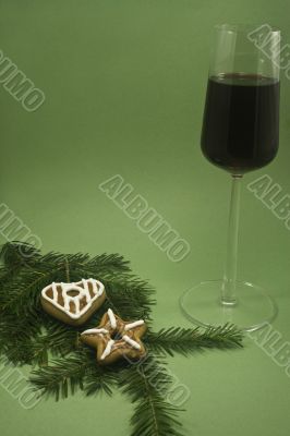 Wine and Christmas cookie
