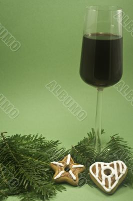 Wine and Christmas cookie