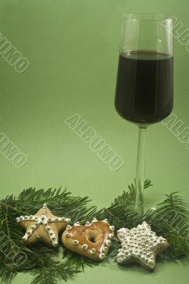 Wine and Christmas cookie