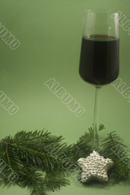 Wine and Christmas cookie