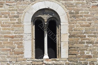 Monterubbiano - Window of a medieval church