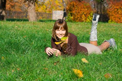 girl in autumn park