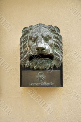 mailbox lion