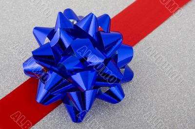 Jewelry bow to the packing of presents