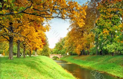 Autumn view of the stone bridge