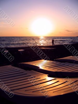 chaise longues