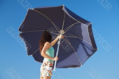 opening the parasol
