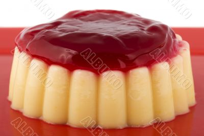 Vanilla pudding with strawberry sauce