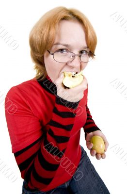 The girl eats an two apples