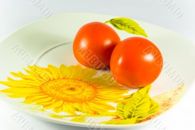 Tomatos on plate with sunflower