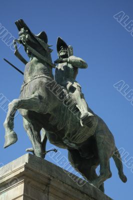 pizarro statue