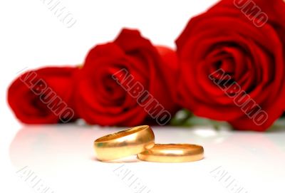 rings and red roses