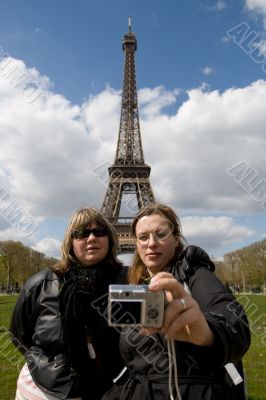 Tourists at the Eiffel tower