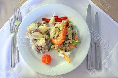 Salad with the shrimp and parmesan