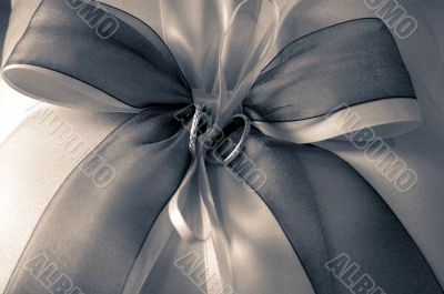 Bow with Rings