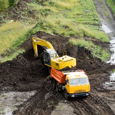 dredge and dumper truck