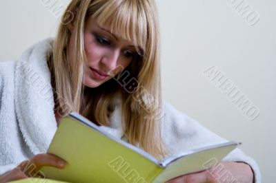 Paris Hiltion look-a-like reading a book