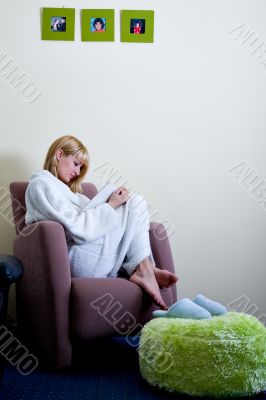 Paris Hiltion look-a-like relaxing