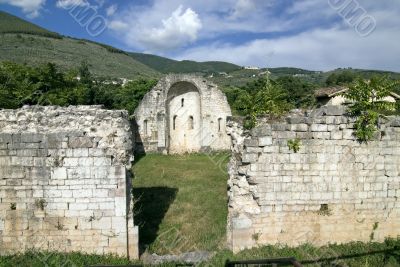 Ruined church at Campitello sul Clitunno