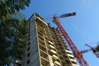 Lifting crane and building house