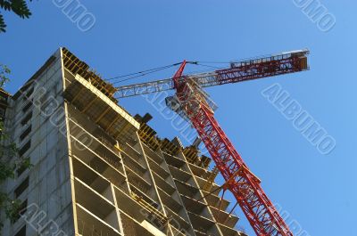 Lifting crane and building house