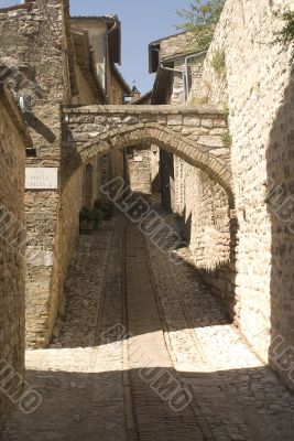 Spello - Typical alley with arch